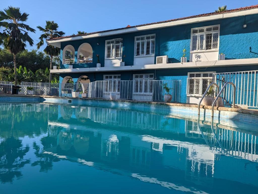 Gallivanters Hostel ดาร์เอสซาลาม ภายนอก รูปภาพ