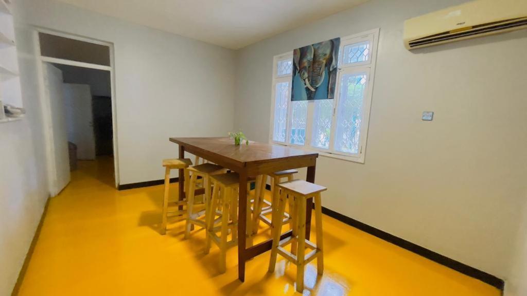 Gallivanters Hostel ดาร์เอสซาลาม ภายนอก รูปภาพ